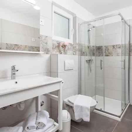 Awesome Home In Kraljevica With Wifi