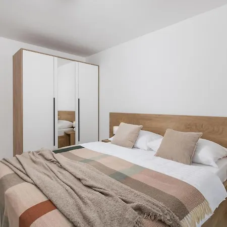 Awesome Home In Kraljevica With Wifi